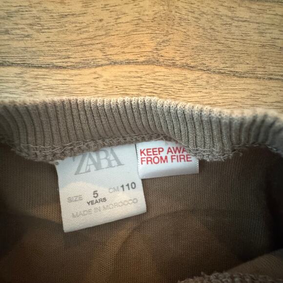 Zara Long Sleeve Tee - Size 5 years - Picture 3 of 3